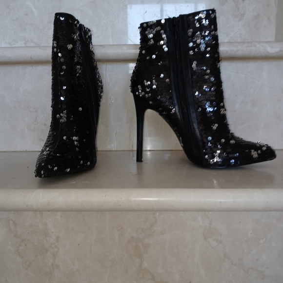 Black sequined Boots....Size 8 - Picture 1 of 3